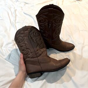 Cowboy boots brown size 7.5 women